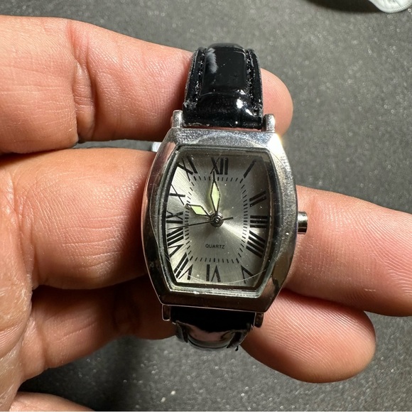 Bret roberts ladies quartz watch silver tone roman numeral dial black strap - Picture 2 of 10